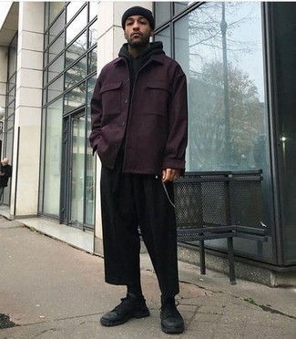 С чем носить светло-фиолетовую куртку мужчине