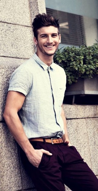 С чем носить светло-фиолетовые брюки мужчине