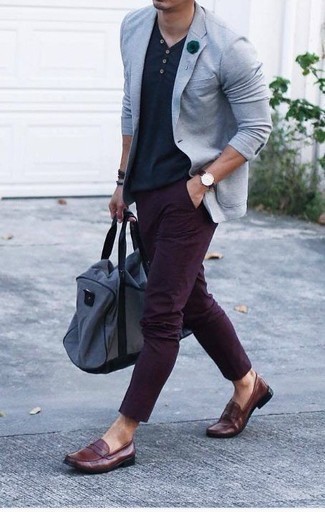 С чем носить светло-фиолетовые брюки мужчине