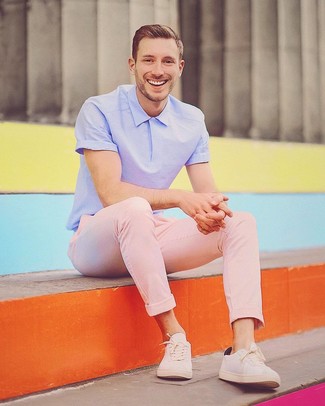 С чем носить светло-фиолетовую футболку-поло мужчине