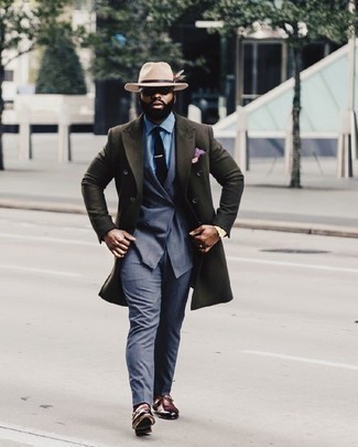 С чем носить светло-фиолетовый нагрудный платок с принтом