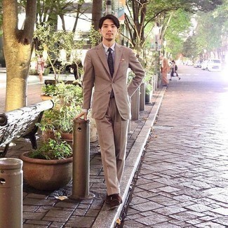 С чем носить светло-фиолетовую рубашку мужчине