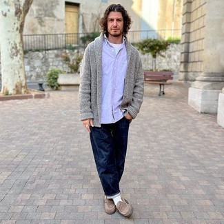 С чем носить светло-фиолетовую рубашку с коротким рукавом мужчине