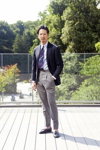 С чем носить светло-фиолетовый галстук мужчине