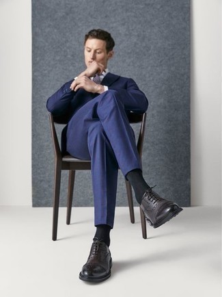 С чем носить светло-фиолетовый галстук мужчине