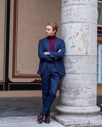 С чем носить светло-фиолетовую водолазку мужчине