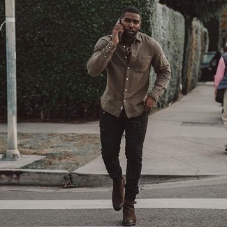 С чем носить льняную рубашку с длинным рукавом мужчине