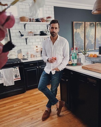 С чем носить льняную рубашку с длинным рукавом мужчине