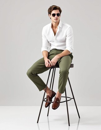 Как носить лоферы с брюками чинос