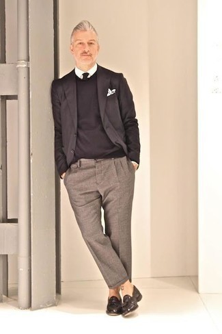 Как носить лоферы с свитером с круглым вырезом мужчине