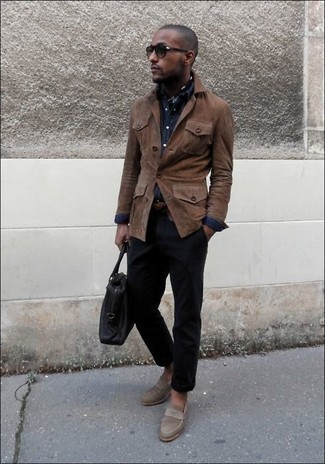 Как носить лоферы с джинсовой рубашкой мужчине