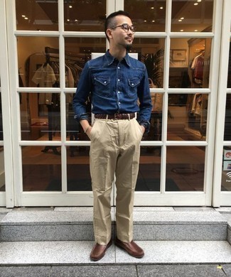 Как носить лоферы с джинсовой рубашкой мужчине