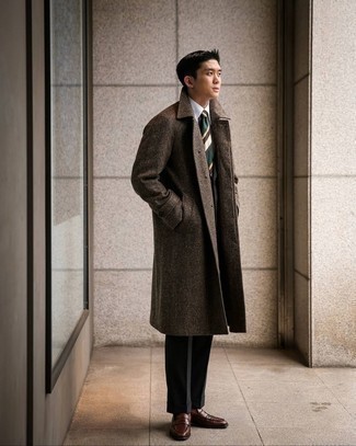 Как носить лоферы с длинным пальто