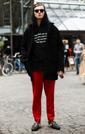 Как носить лоферы с спортивными штанами мужчине