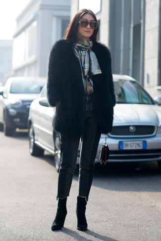 Как носить блузку с длинным рукавом с ботильонами