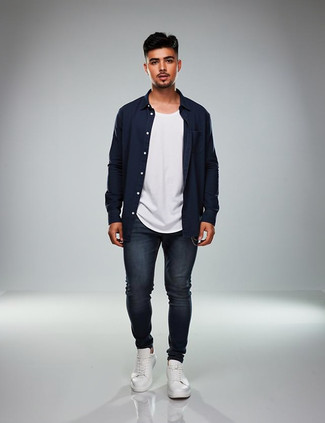 Как носить рубашку с длинным рукавом с джинсами мужчине