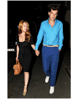 Как носить рубашку с длинным рукавом с плимсоллами мужчине