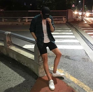 Как носить рубашку с длинным рукавом с шортами мужчине