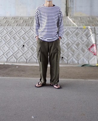 Как носить футболку с длинным рукавом с сланцами мужчине