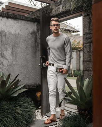 Как носить футболку с длинным рукавом с сланцами мужчине