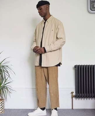 Как носить футболку с длинным рукавом с джинсами мужчине