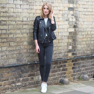 Как носить низкие кеды с косухой женщине