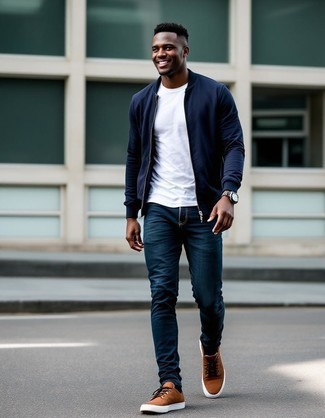 Как носить низкие кеды с бомбером мужчине