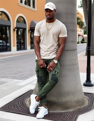 Как носить низкие кеды с брюками карго