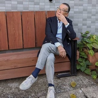 Как носить низкие кеды с двубортным пиджаком мужчине