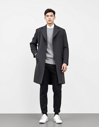 Как носить низкие кеды с длинным пальто