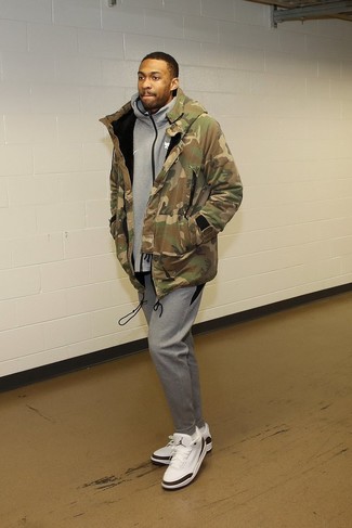 Как носить низкие кеды с паркой мужчине