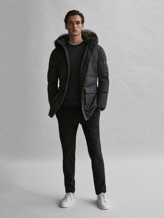 Как носить низкие кеды с пуховиком мужчине