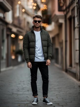 Как носить низкие кеды с курткой-пуховиком мужчине