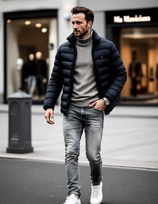 Как носить низкие кеды с курткой-пуховиком мужчине