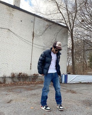 Как носить низкие кеды с курткой-пуховиком мужчине