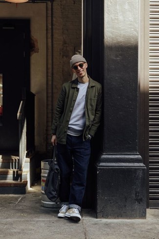 Как носить низкие кеды с курткой-рубашкой мужчине