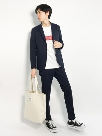 Как носить низкие кеды с костюмом