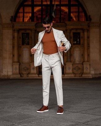 Как носить низкие кеды с костюмом