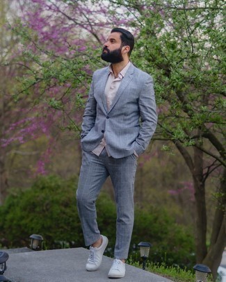 Как носить низкие кеды с костюмом