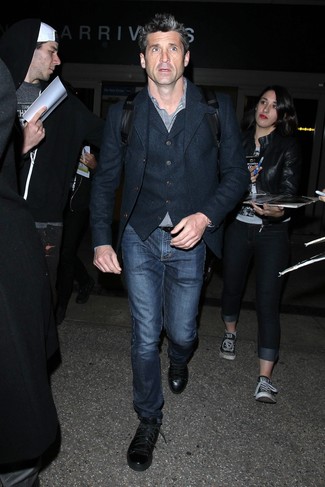 Как носить низкие кеды с жилетом