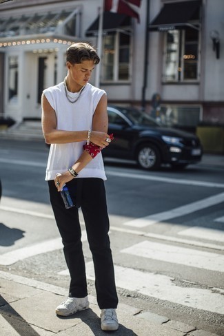 С чем носить майку в сеточку мужчине