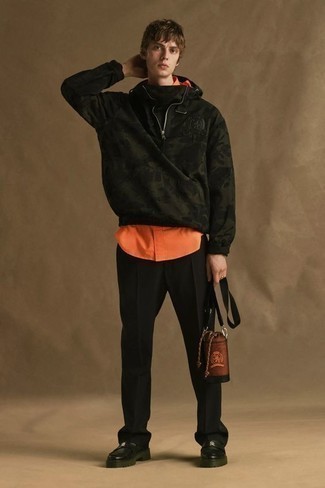 С чем носить сумку почтальона