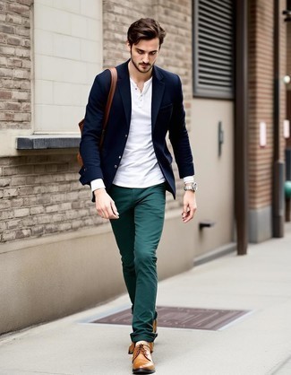 С чем носить сумку почтальона