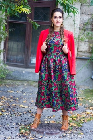 Как носить платье-миди с пиджаком