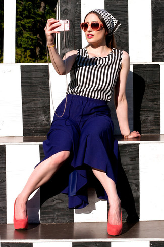 Как носить юбку-миди с топом без рукавов