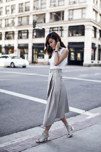 Как носить юбку-миди с водолазкой