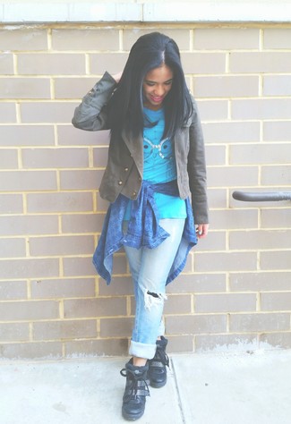 Как носить куртку в стиле милитари с джинсами-бойфрендами