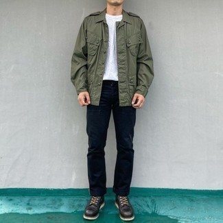 Как носить куртку в стиле милитари с повседневными ботинками мужчине