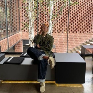 С чем носить куртку в стиле милитари мужчине