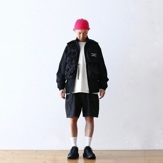 С чем носить куртку в стиле милитари мужчине